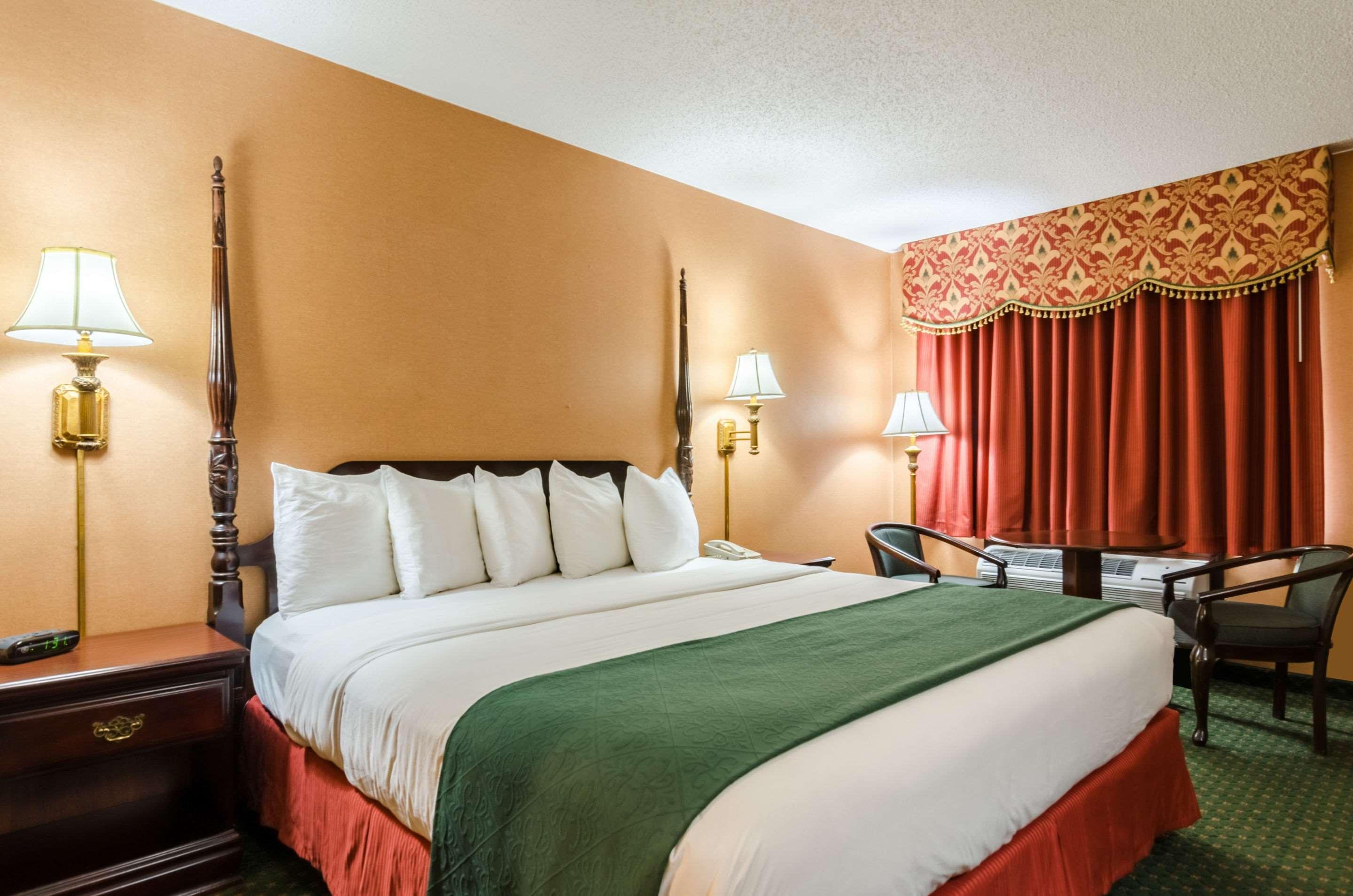 Quality South Hotel 3*