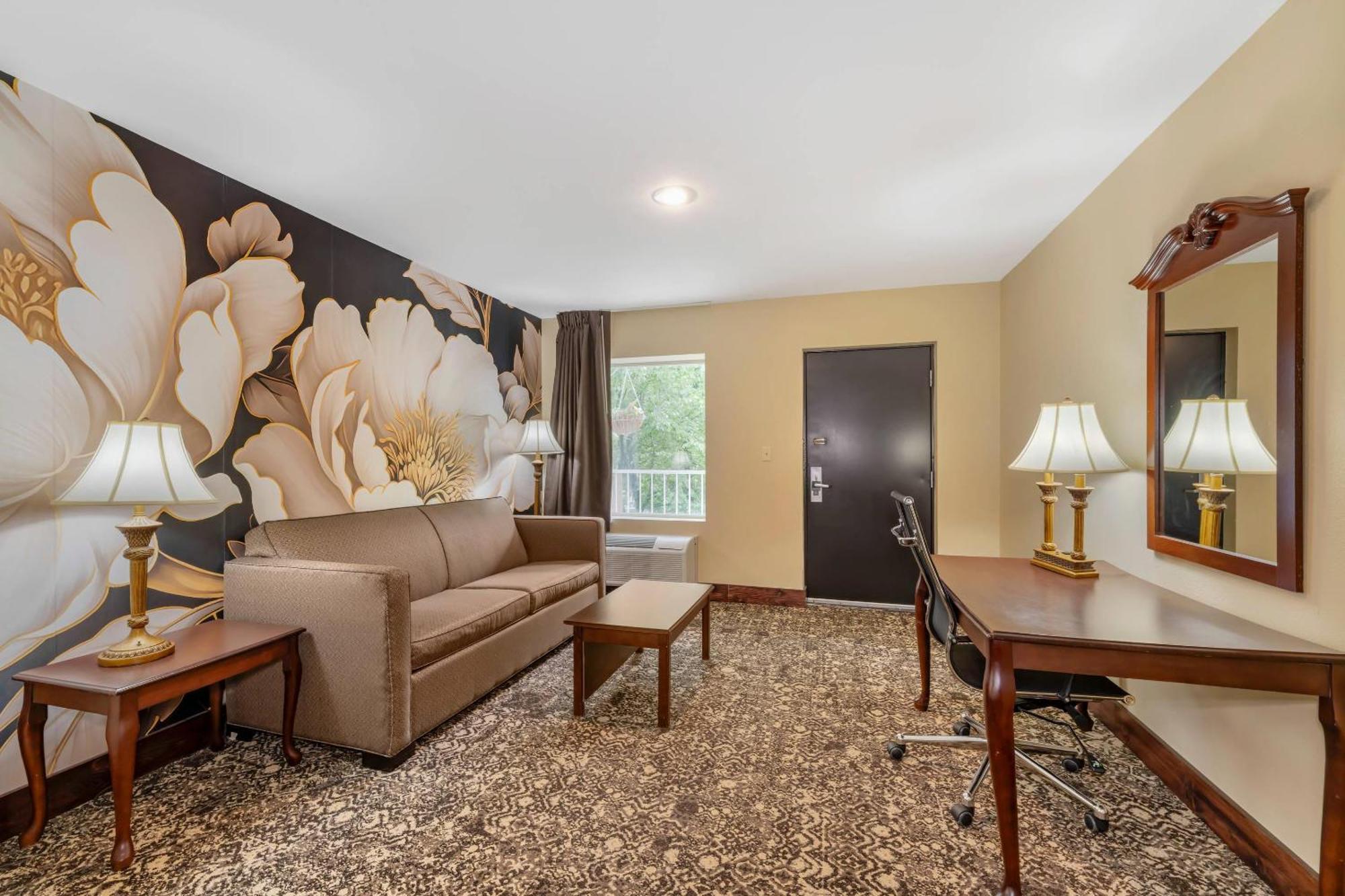 Hotel Quality South 3*